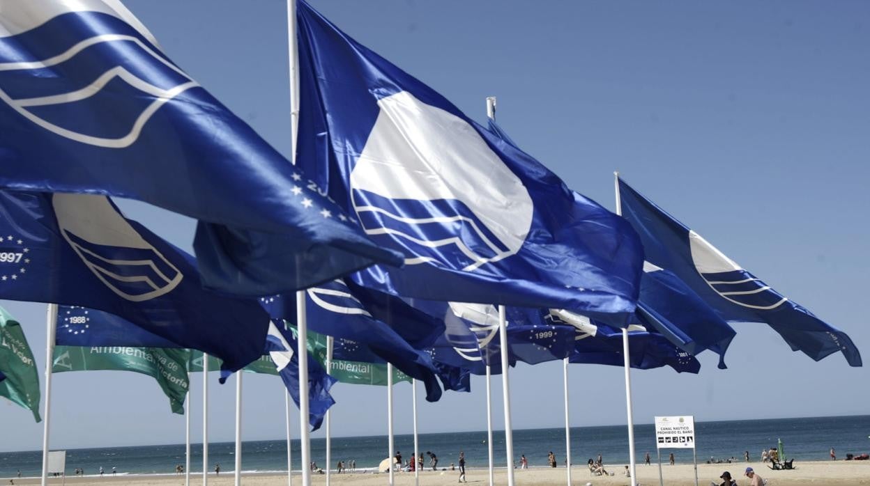 Las playas de Cádiz que no deberían tener Bandera Azul según Ecologistas