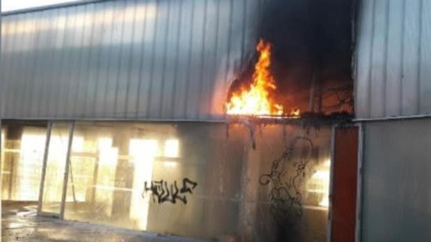 Incendio en la pérgola de Santa Bárbara, en Cádiz