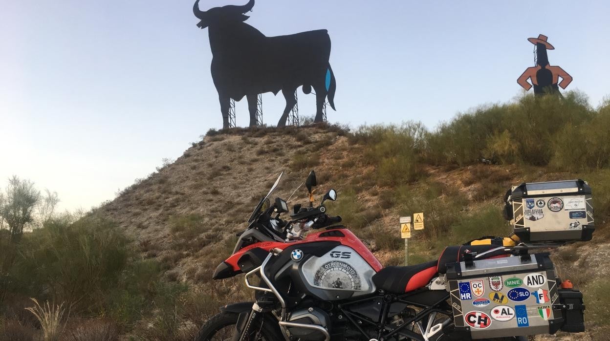 El Toro de Osborne se prepara este verano para recibir a moteros de toda España