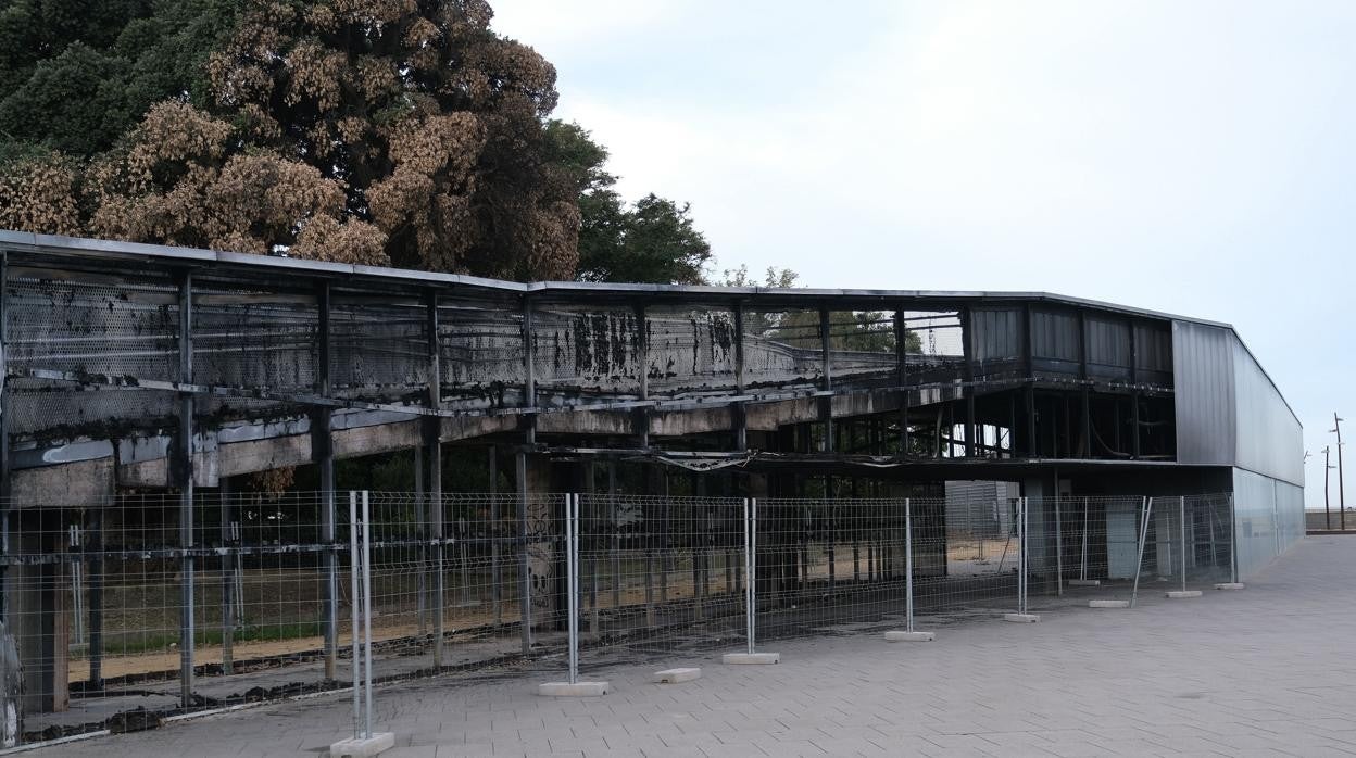 La pérgola de Santa Bárbara ha registrado dos incendios en el último año sin que se haya reparado aún.