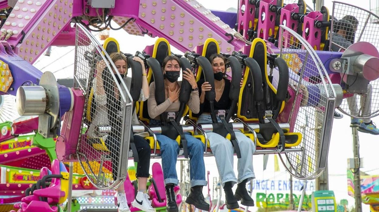 El recinto ferial de Puerto Real cuenta con un parque de atracciones hasta el próximo 6 de junio