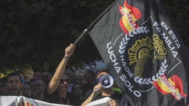 Policías y guardias civiles vuelven a la calle para exigir más contundencia y seguridad en la lucha contra el narco