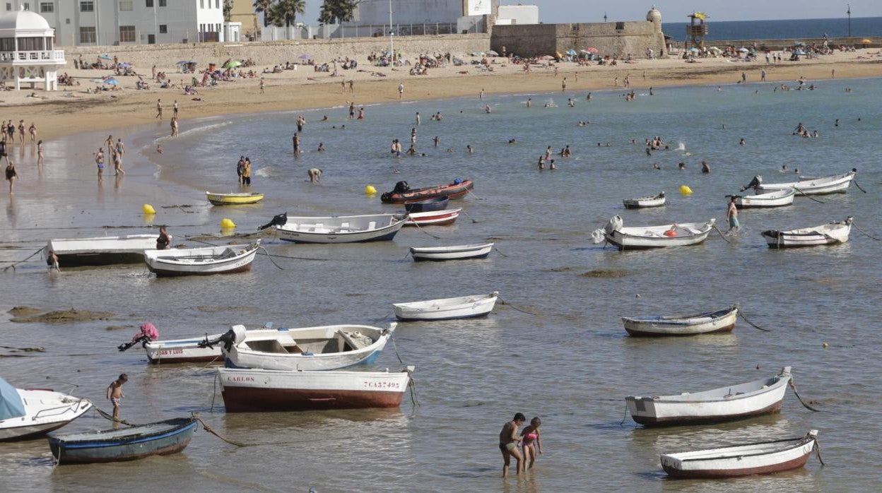 Barcas en la Caleta, en Cádiz.