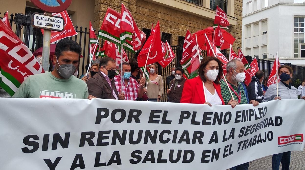 Los sindicatos alzan la voz contra la siniestralidad laboral y la muerte en Rota de Pedro Garrido