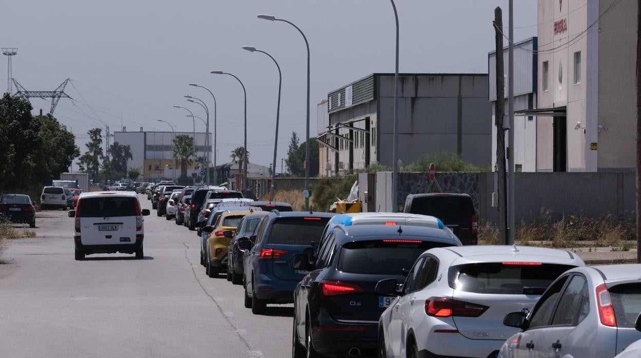 Colas de vehículos en el acceso a Navantia