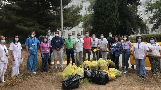 El Hospital de Puerto Real celebra el Día Mundial del Medio Ambiente con una jornada de recogida de residuos