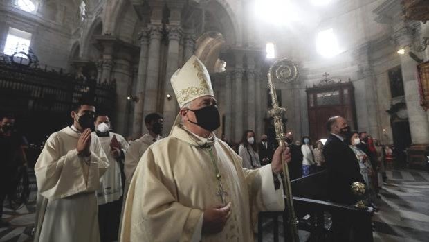 «Es fundamental que se transmita que Cristo está verdaderamente presente en la Eucaristía»