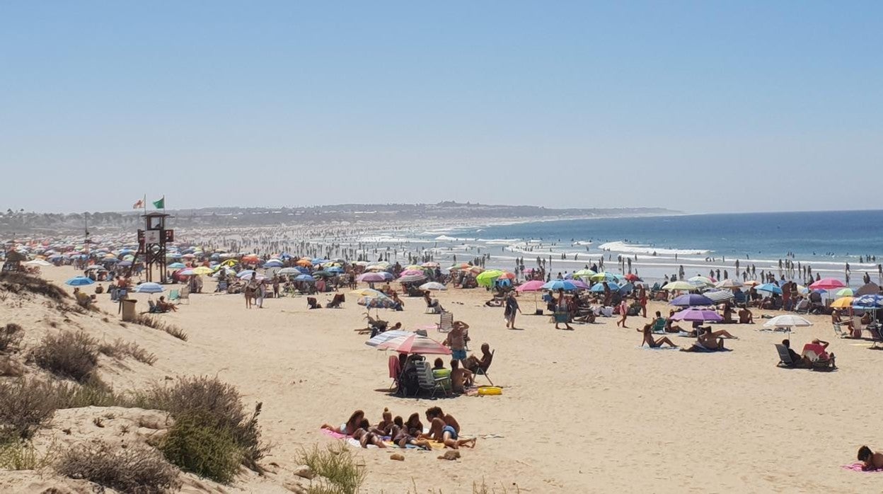 La mitad de los municipios de Cádiz con playa presentan tasa inferior a los 100 casos por 100.000 habitantes