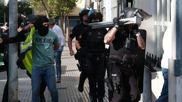 Contundente operación antidroga contra una red de traficantes en Puntales y el Cerro del Moro, en Cádiz