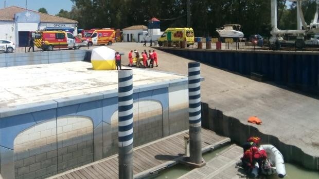 Rescatan un cadáver que el río Guadalquivir ha arrastrado hasta Puerto Gelves