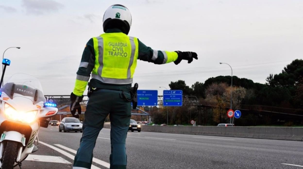 Detenidos un motorista y un camionero por conducir triplicando y cuadruplicando el límite de alcohol