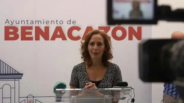 PP, Adelante y Cs presentan la moción de censura contra la alcaldesa socialista de Benacazón