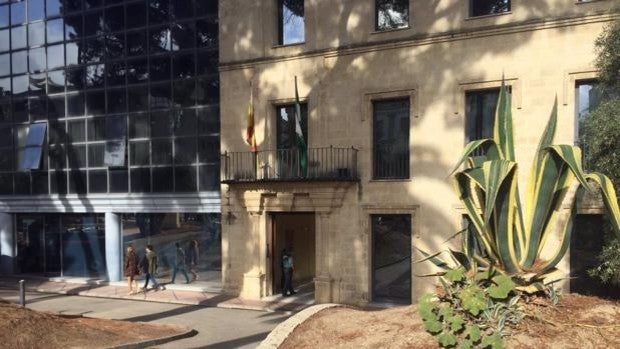 Seis años de prisión para el falso cura de Sevilla que estafó a tres personas en Jerez