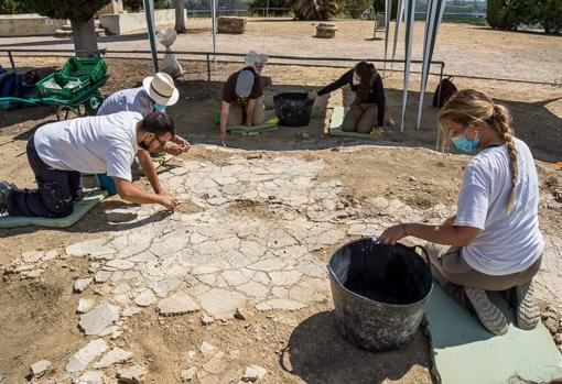 Localizan tres nuevos mosaicos en las últimas excavaciones arqueológicas en Itálica