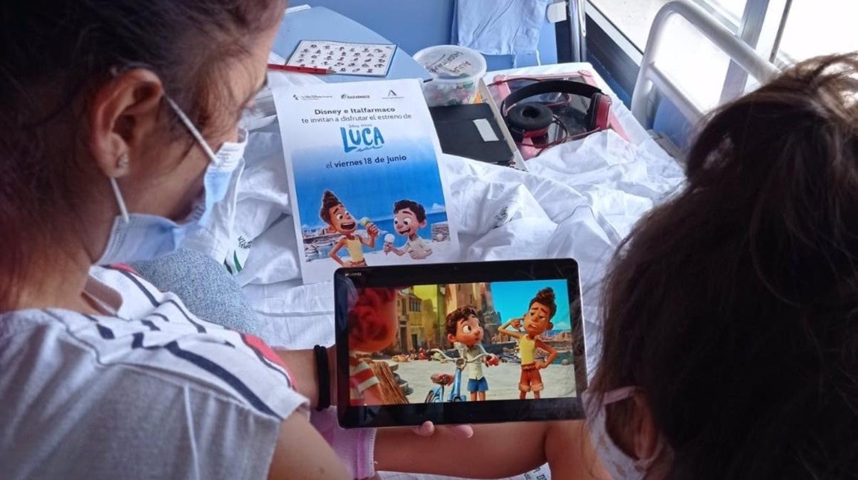 El Hospital Punta de Europa de Algeciras acoge el estreno de la nueva película de Disney Pixar, Luca