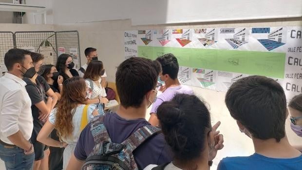 El Ayuntamiento aborda con el alumnado del IES 'Drago' el diseño del tramo peatonalizado de Marianista Cubillo