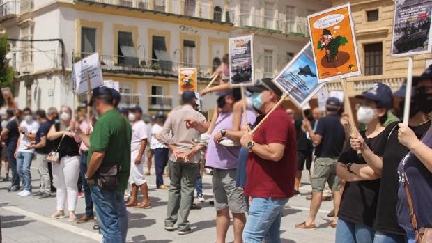 Militares denuncian la falta de retribuciones «justas y adecuadas» y reclaman «dignidad profesional» en San Fernando