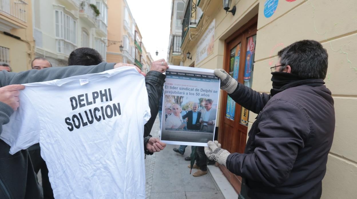 Los extrabajadores de Delphi han peregrinado por todas las instituciones en busca de soluciones para este conflicto laboral