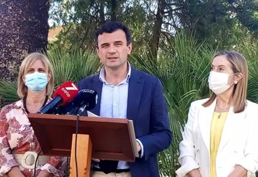 Ana Pastor exhorta al Gobierno a revisar el uso de la mascarilla en su visita a Jerez y Vejer