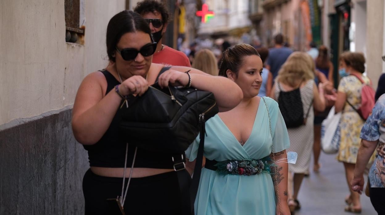 La tasa de incidencia sigue sin bajar cuando estamos en el primer día sin mascarilla obligatoria en espacios abiertos.