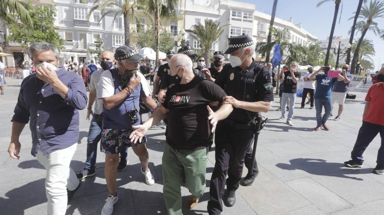 El pleno del pasado viernes tuvo que suspenderse el pasado viernes por los incidentes con la Policía Local.