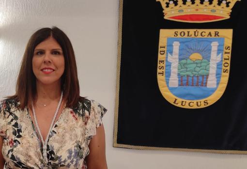 Dolores Rocío Amores Jiménez tras su toma de posesión en el pleno