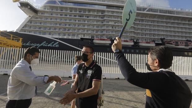 Cádiz, a la espera de los primeros pasajeros de cruceros 'libres'