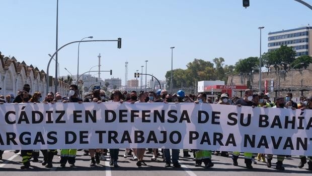 El astillero de Cádiz reclama trabajo y Navantia responde con el calendario de obras