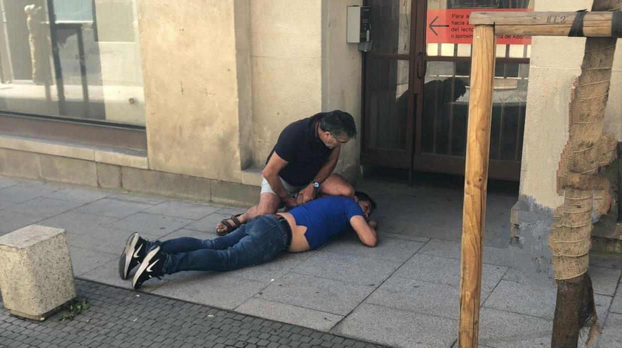 Un policía local de Cádiz fuera de servicio evita un robo en Madrid