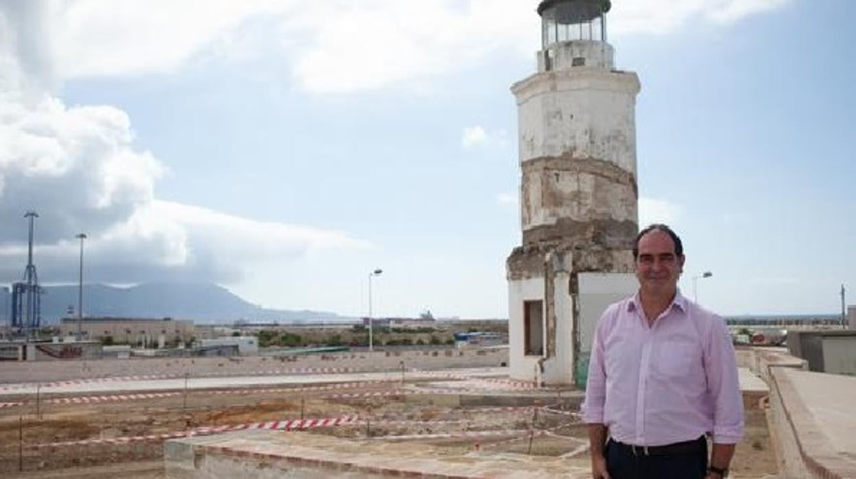 Juan Antonio Patrón, en el Fuerte de Isla Verde,