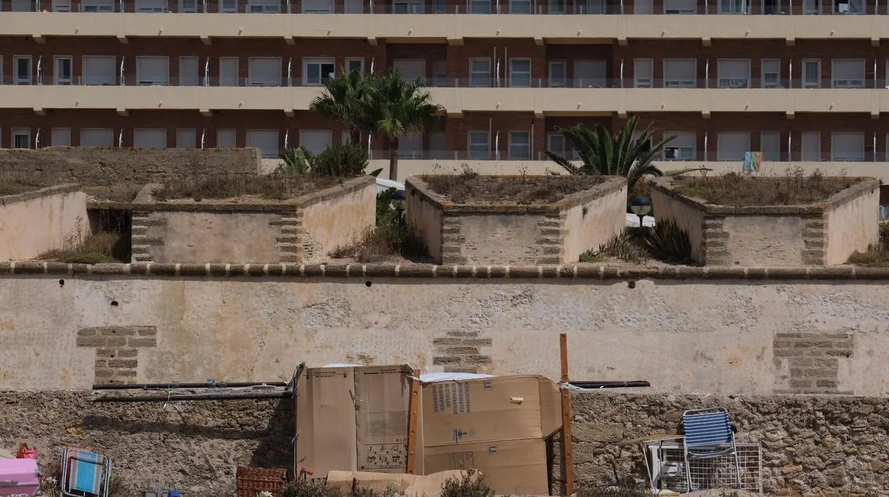 Nuevo asentamiento de sin techo en Cádiz, ahora en Cortadura