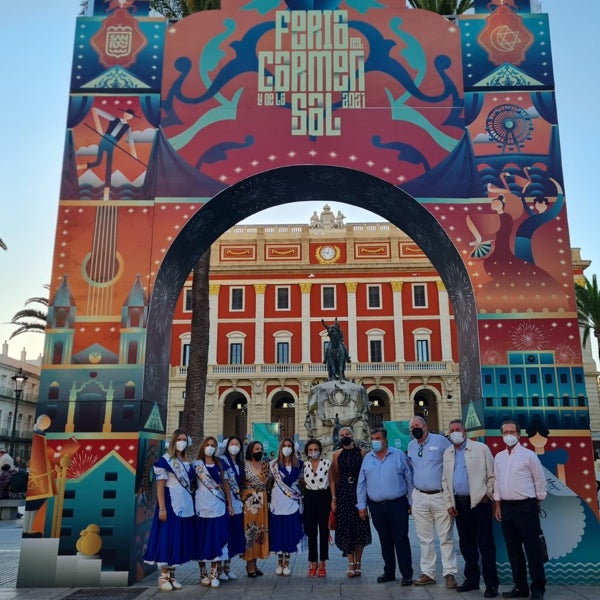 Inauguración de la portada en la Plaza del Rey