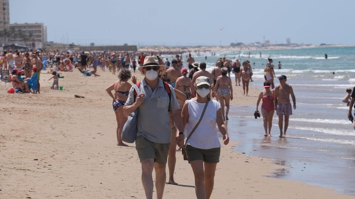 Cádiz supera los 500 contagios diarios y suma un nuevo fallecido por Covid