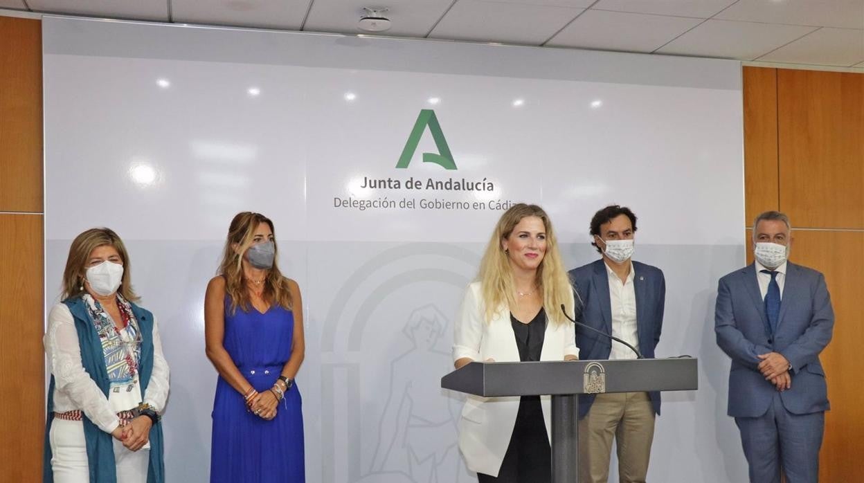 Mestre defiende que «la familia está en el centro de la gestión del Gobierno andaluz»