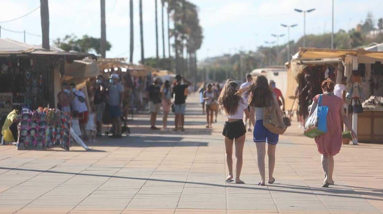 Paseo Marítimo de Conil, el municipio con mayores niveles de incidencia de la provincia.