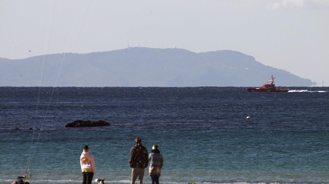 Rescatan a un velero tras sufrir la acometida de orcas en aguas del Estrecho