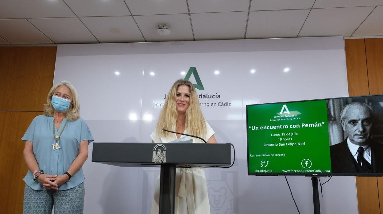 Ana Mestre y la delegada de Cultura Mercedes Colombo, en la presentación del acto homenaje a Pemán.