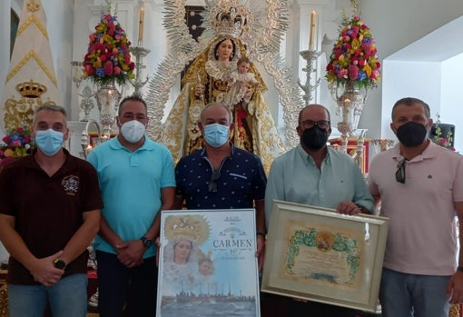 El alcalde de Conil visita a la Virgen del Carmen