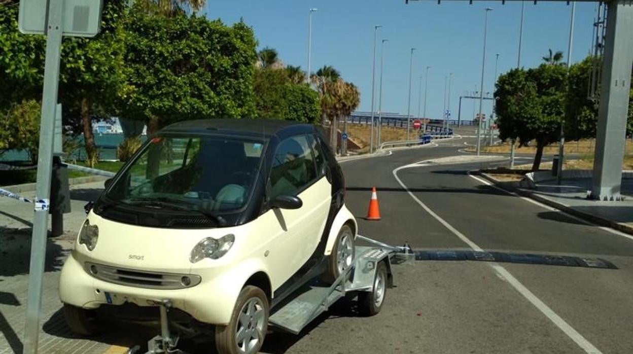 El remolque, con el Smart que transportaba