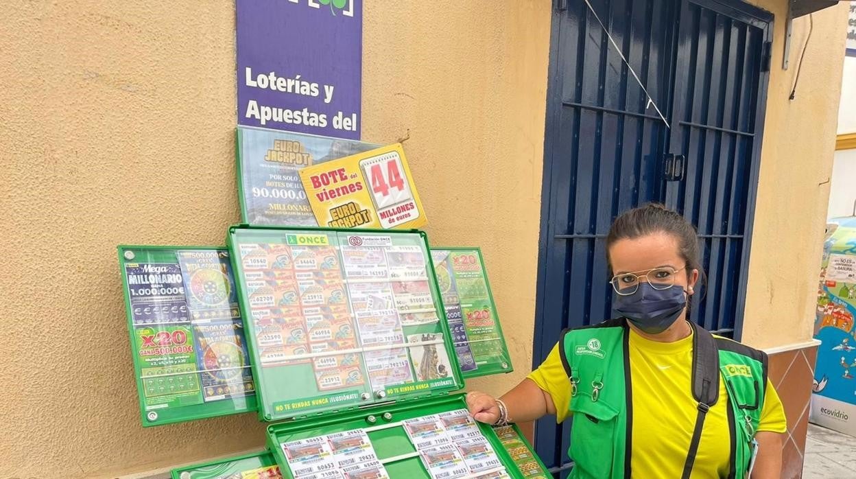 María Ángeles Pérez, vendedora de la ONCE en Barbate (Cádiz).