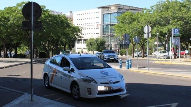 Constantina y Lora del Río estarán conectadas con una nueva ruta de taxi a demanda