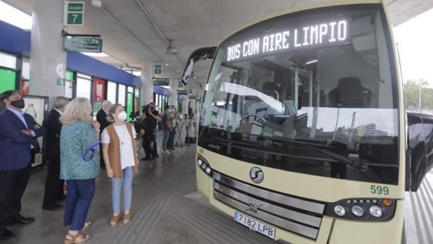 La Junta instala filtros purificadores de aire, capaces de neutralizar el Covid-19, en 79 autobuses