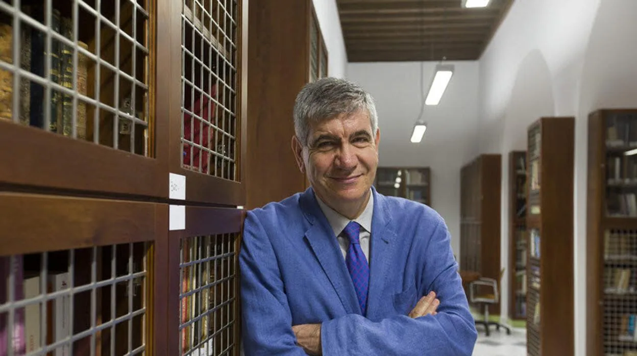 El catedrático de Historia Moderna de la UCA, Manuel Bustos.