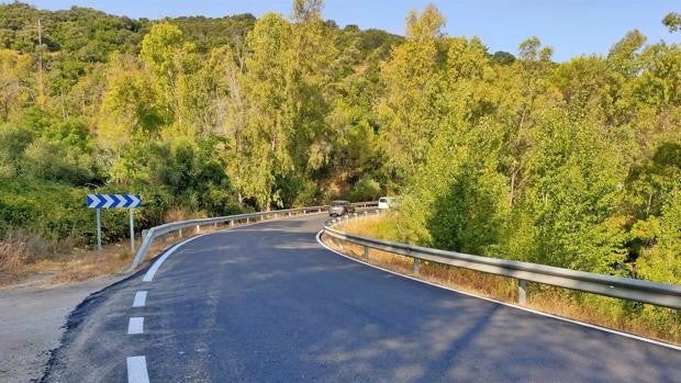 La Junta refuerza el firme en la carretera A-373R1 para mejorar la seguridad vial de los accesos a Prado del Rey