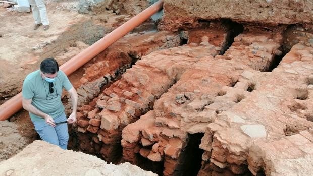 Un horno cerámico del s. XVI, descubierto al abrir una calle en Constantina