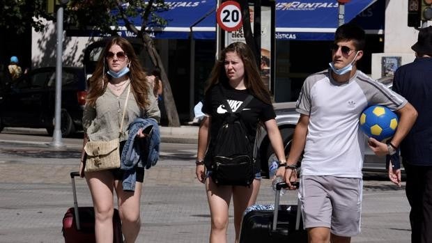 Paterna supera la tasa de 1.000 contagios y varios municipios turísticos se acercan