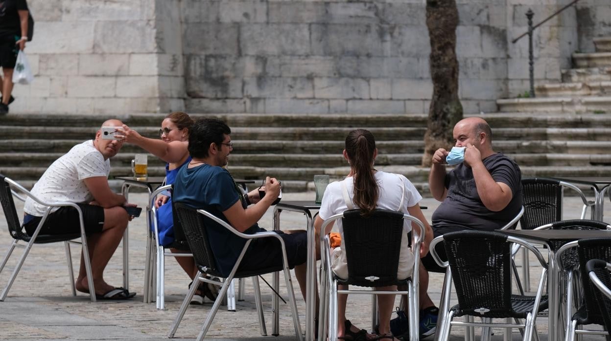 Los hosteleros no tendrán que pagar la tasa por ocupar la vía pública