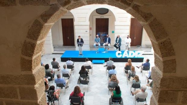 La cumbre de alcaldes del PP en Cádiz alerta de las mentiras y cortinas de humo de Sánchez