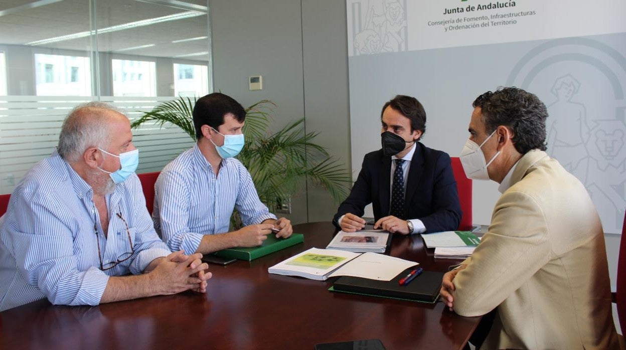 Reunión entre los dirigentes municipales de Constantina y la Junta de Andalucía