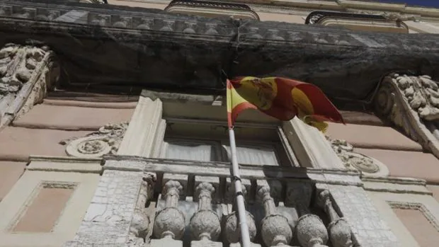 El Ayuntamiento de Cádiz cambia la cerradura de la biblioteca del Casino sin previo aviso